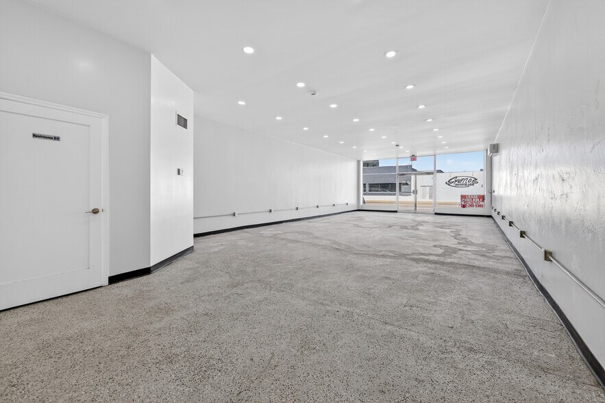 More Photos Of 517-519 W International Speedway Blvd, Daytona Beach Freestanding For Sale