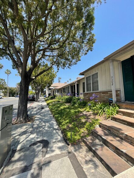 More Photos Of 2002-2012 Montana Ave, Santa Monica Apartments For Sale