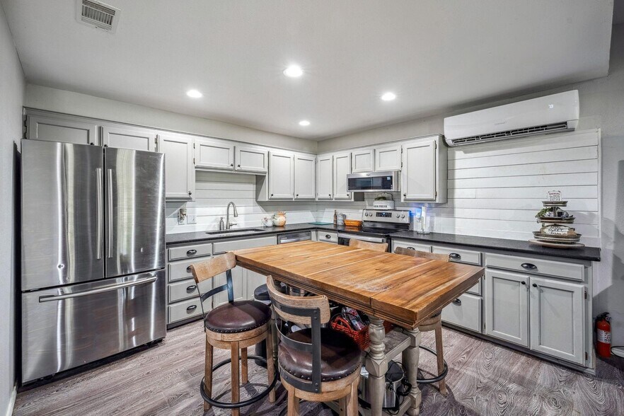 More Photos Of 825 Monarch Trail, Stephenville Specialty For Sale