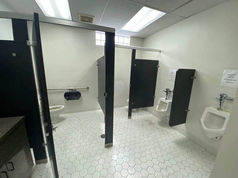 More Photos Of 215-235 S 21st Ave, Hollywood Office For Lease