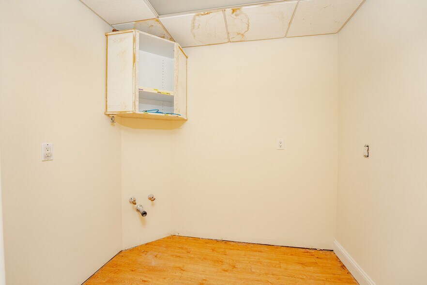 More Photos Of 98 New Rd, Somers Point Showroom For Sale