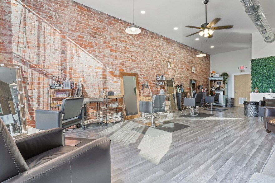 More Photos Of 14 W Depot St, Pataskala Showroom For Sale