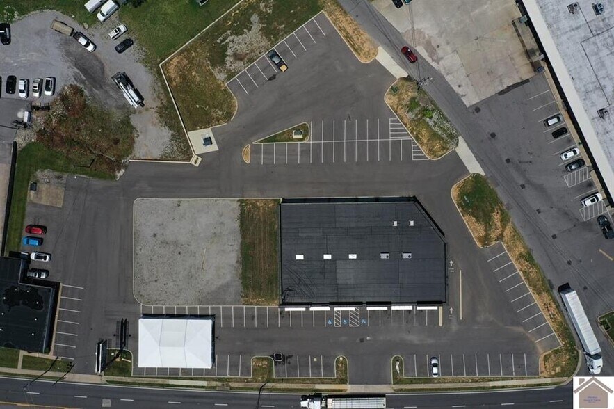 More Photos Of 2911 Lone Oak Rd, Paducah General Retail For Lease