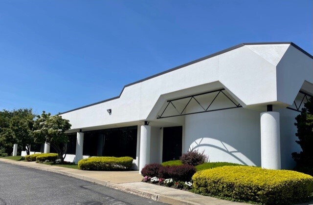 More Photos Of 3033 Express Dr N, Islandia Office For Lease