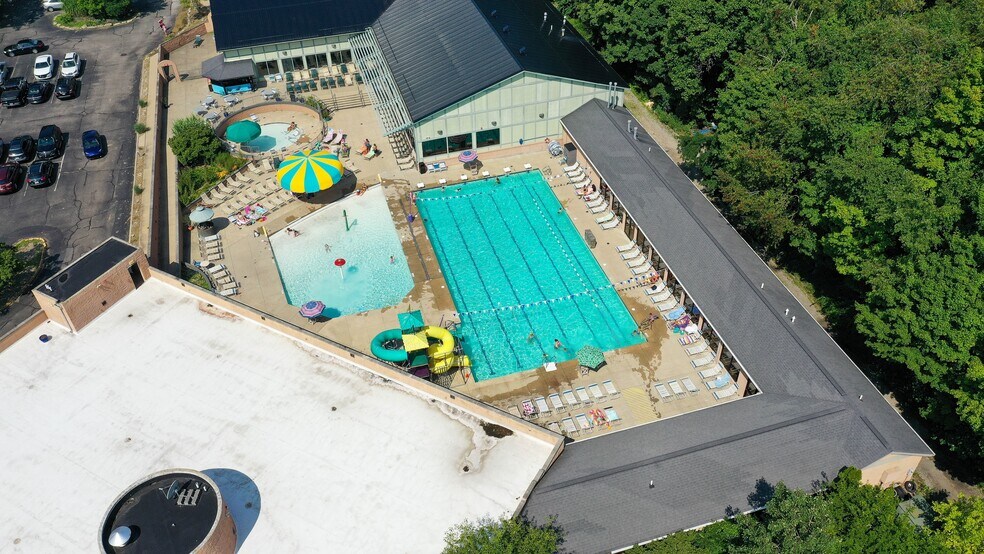 More Photos Of 5133 Darrow Rd, Hudson Health Club For Sale