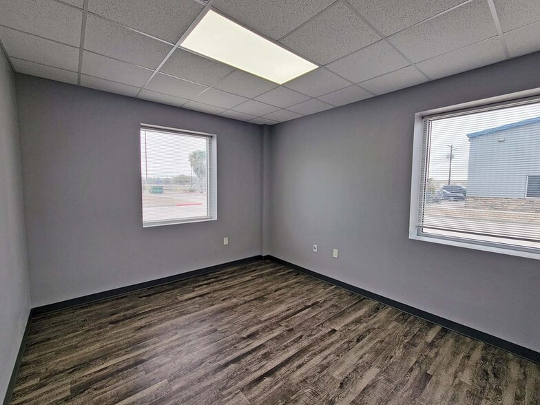 More Photos Of 8233 Leopard St, Corpus Christi Unknown For Lease