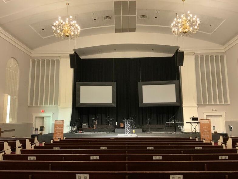 More Photos Of 401 W Poplar St, Elizabethtown Religious Facility For Sale