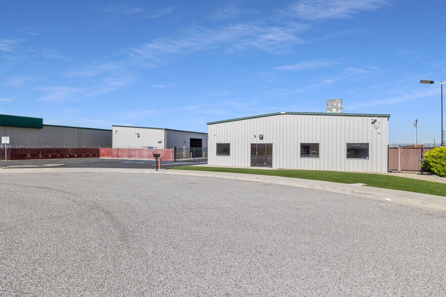 More Photos Of 138 Coremark Ct, Bakersfield Service For Lease