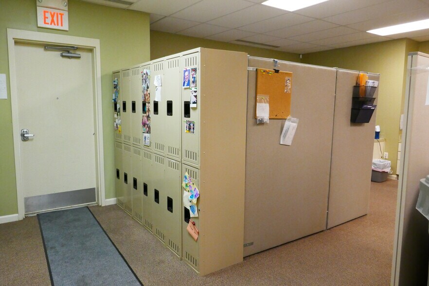 More Photos Of 142 Linden Dr, Winchester Office For Sale