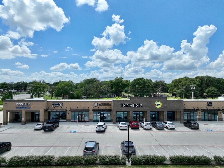 More Photos Of 1801 Fort Worth Hwy, Weatherford Storefront Retail Office For Lease