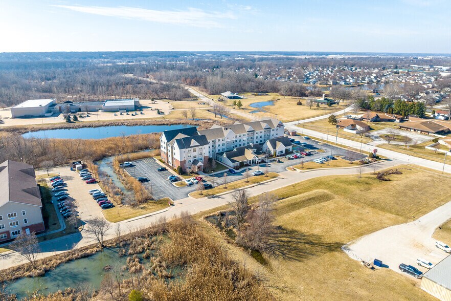 More Photos Of 4600 53rd St, Moline Hotel For Sale