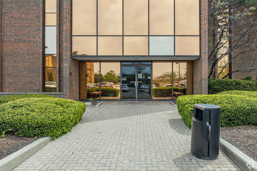 More Photos Of 800 Roosevelt Rd, Glen Ellyn Coworking Space