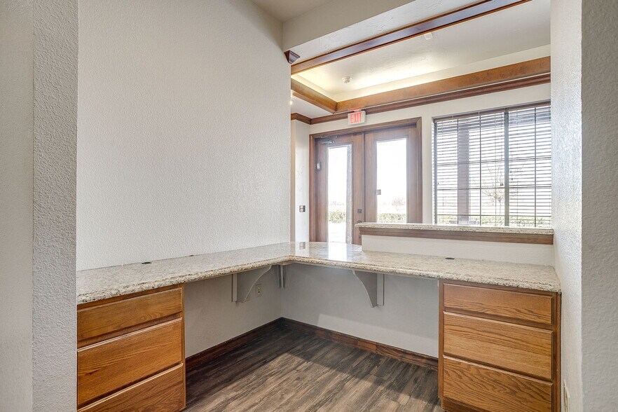 More Photos Of 1318-1324 NW John Jones Dr, Burleson Office For Lease