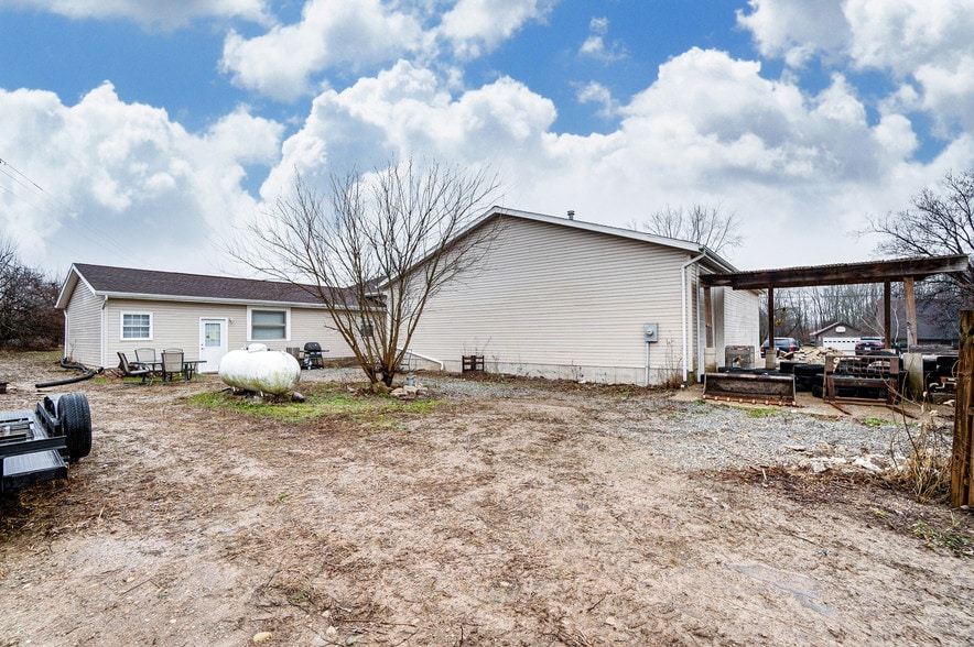 More Photos Of 3245 Piqua Troy Rd, Troy Light Distribution For Sale