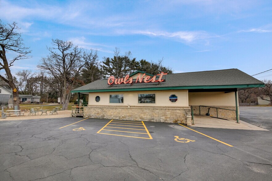 More Photos Of 617 E North St, Poynette Restaurant For Sale