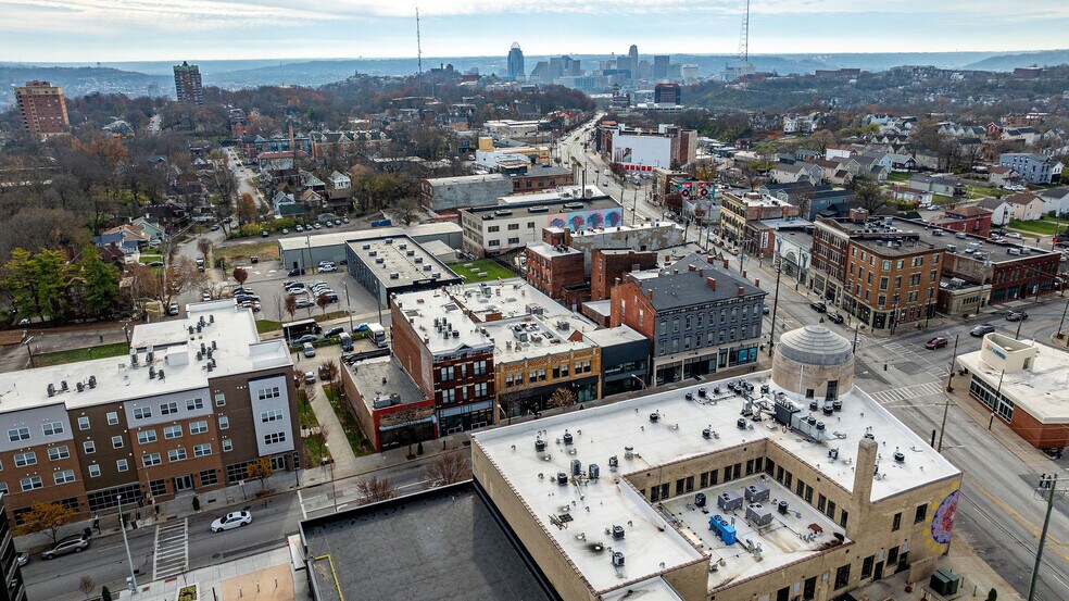 More Photos Of 925 E McMillan St, Cincinnati Storefront For Lease