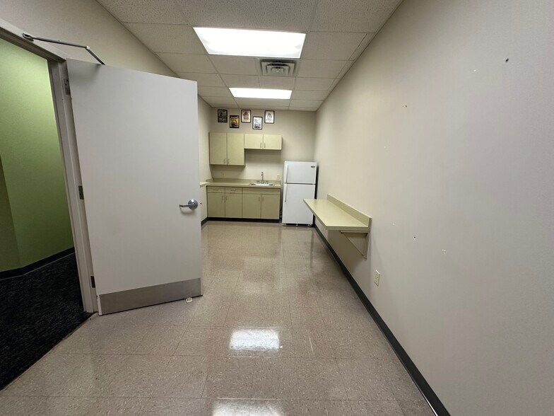 More Photos Of 1440 Madison Ave, Indianapolis Freestanding For Lease