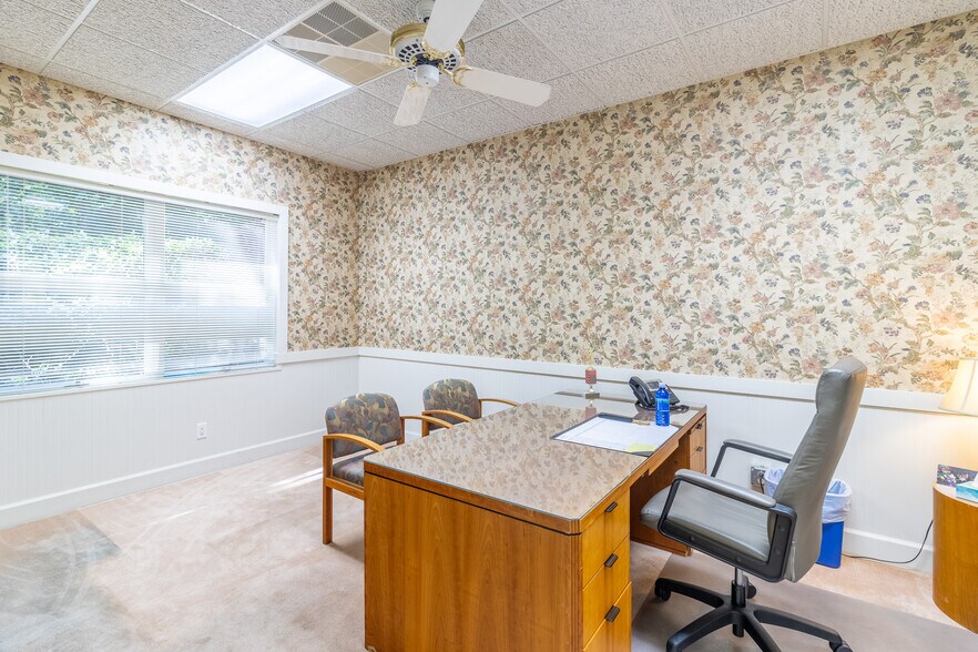 More Photos Of 1421 Ross Dr, Dalton Office For Sale