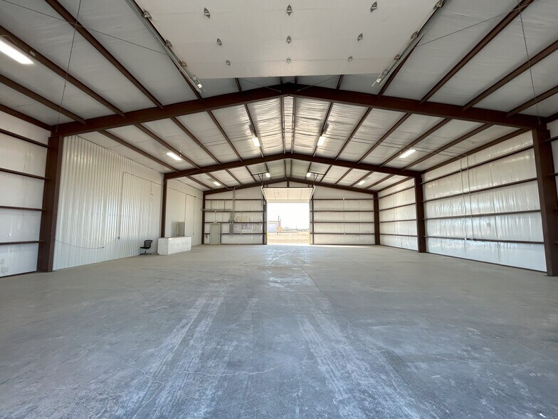 More Photos Of 1389 Oil Mil Rd, Pecos Warehouse For Lease