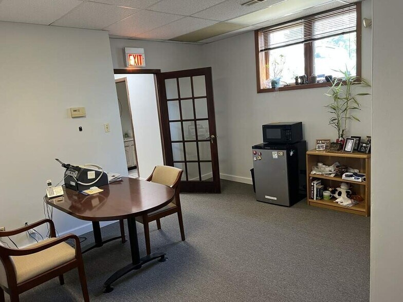 More Photos Of 240 N West Ave, Elmhurst Office For Sale