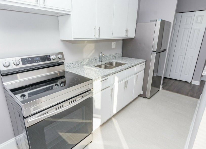 More Photos Of 7147 S Jeffery Blvd, Chicago Apartments For Sale