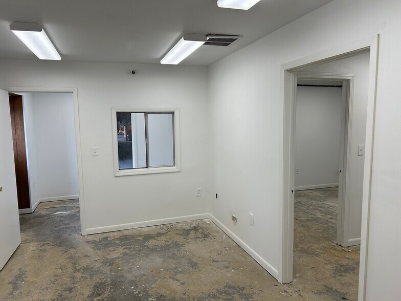 More Photos Of 11607 Memorial Pky, Huntsville Industrial For Sale