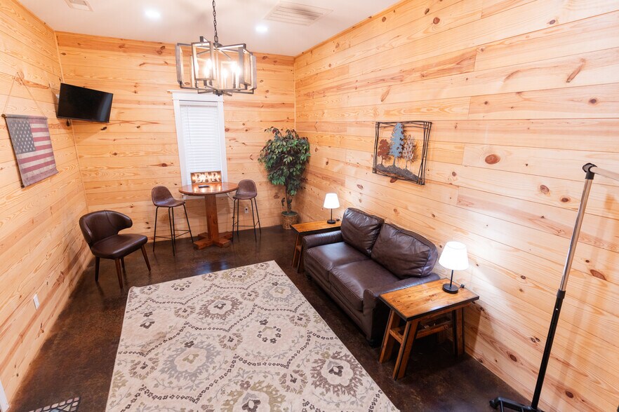 More Photos Of 387 A County Road 218, Corinth General Retail For Sale