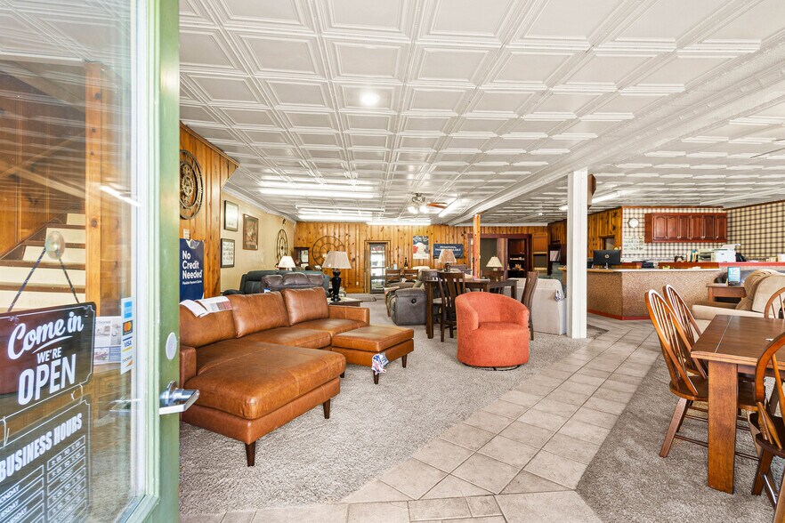 More Photos Of 147 S Springfield St, Saint Paris General Retail For Sale