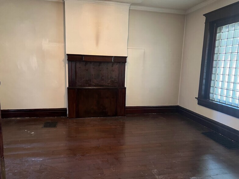 More Photos Of 1511 S High St, Columbus Storefront Retail Residential For Lease