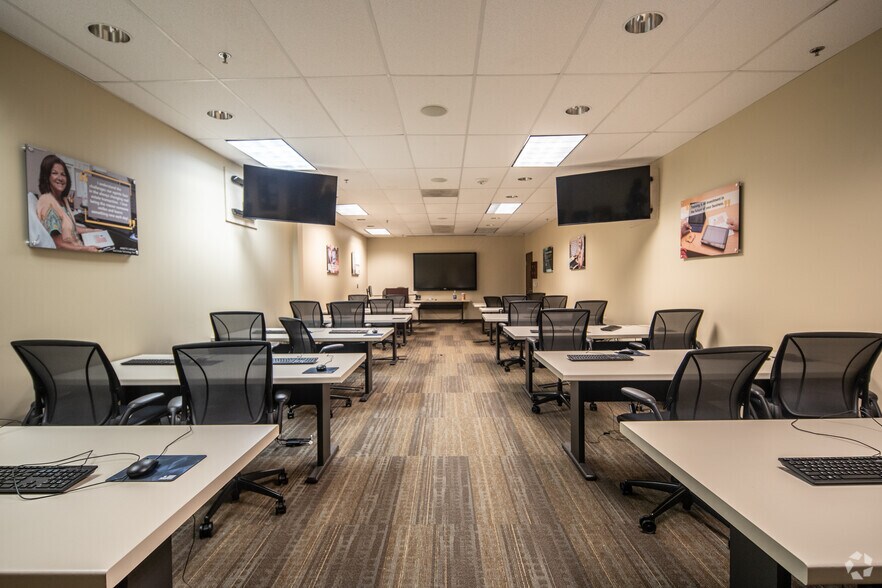 More Photos Of 2701 W Plano Pky, Plano Flex For Lease