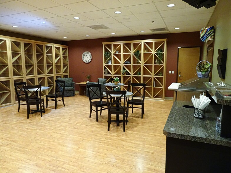 More Photos Of 1800 Blankenship Rd, West Linn Unknown For Lease