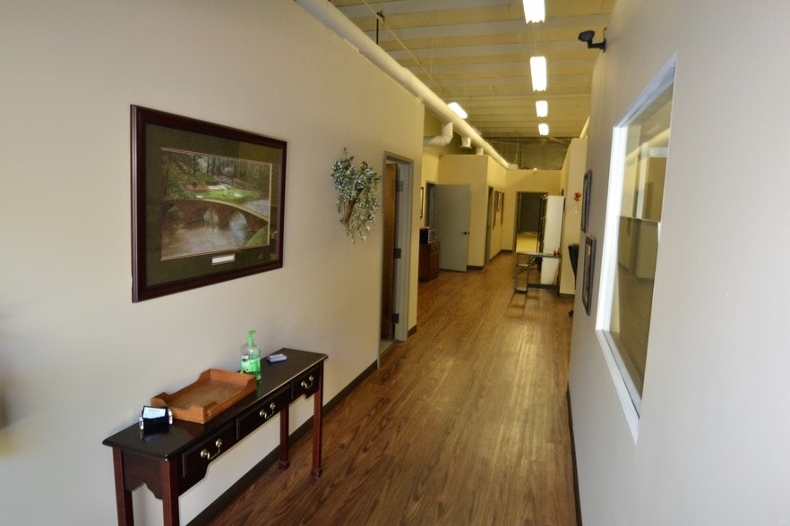 More Photos Of 506 Manchester Expy, Columbus Flex For Lease