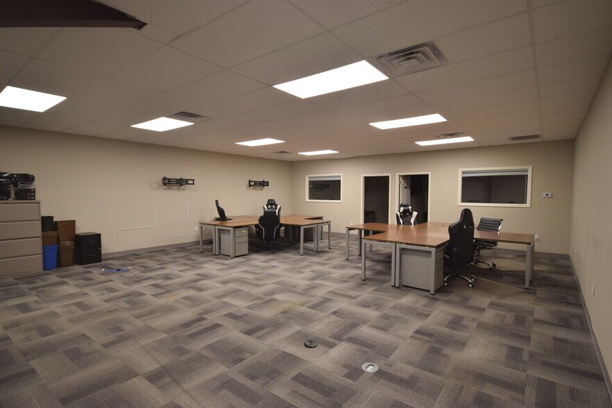 More Photos Of 170 Commerce Rd, Conway Warehouse For Sale