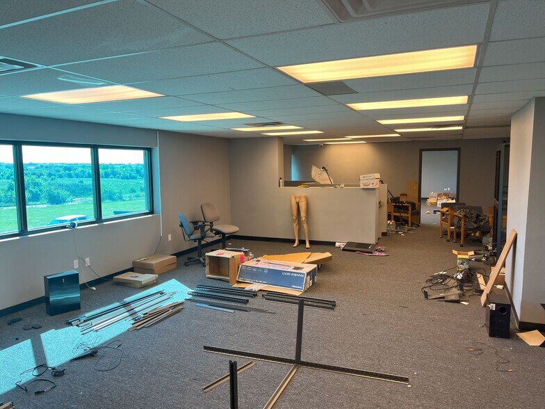 More Photos Of 4759 Town Center Dr, Colorado Springs Warehouse For Lease