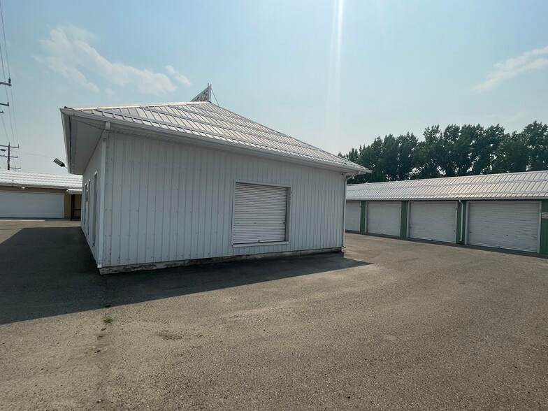 More Photos Of 482 SE 1st Ave, Ontario Self Storage For Sale