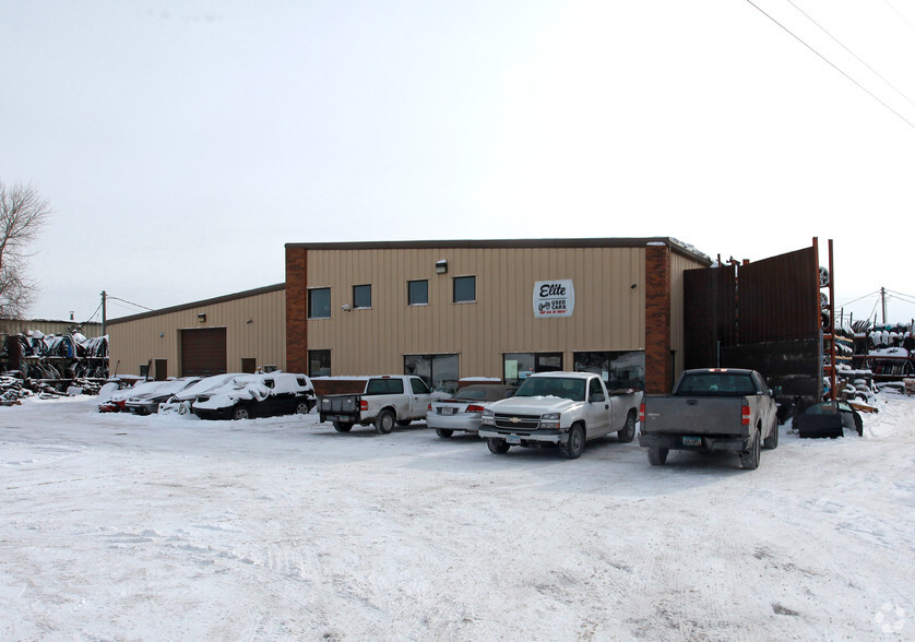 Primary Photo Of 2325 W Wayzata Blvd, Long Lake Auto Dealership For Lease