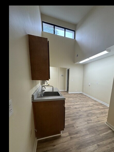 More Photos Of 200 Outlet Point Blvd, Columbia Office For Lease