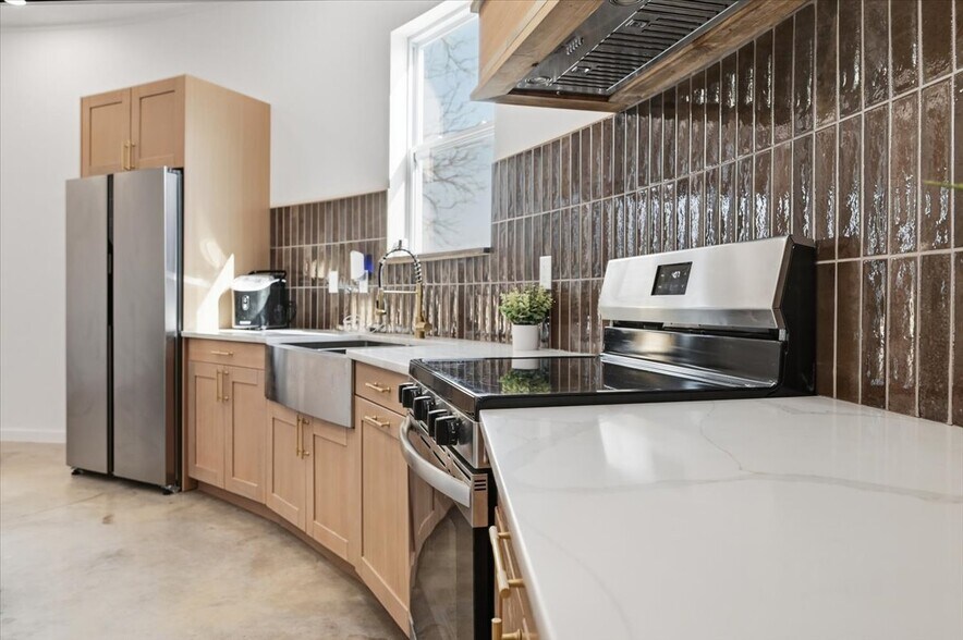 More Photos Of 131 3rd St, Underwood Specialty For Sale