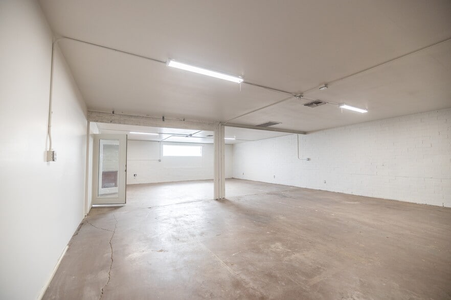 More Photos Of 2423 W Campbell Ave, Phoenix Warehouse For Sale
