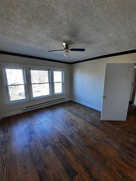 More Photos Of 1874 Marloes Ave, Cleveland Apartments For Sale