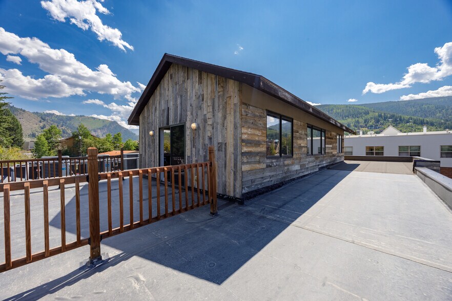 More Photos Of 40833 Highway 6, Avon General Retail For Sale