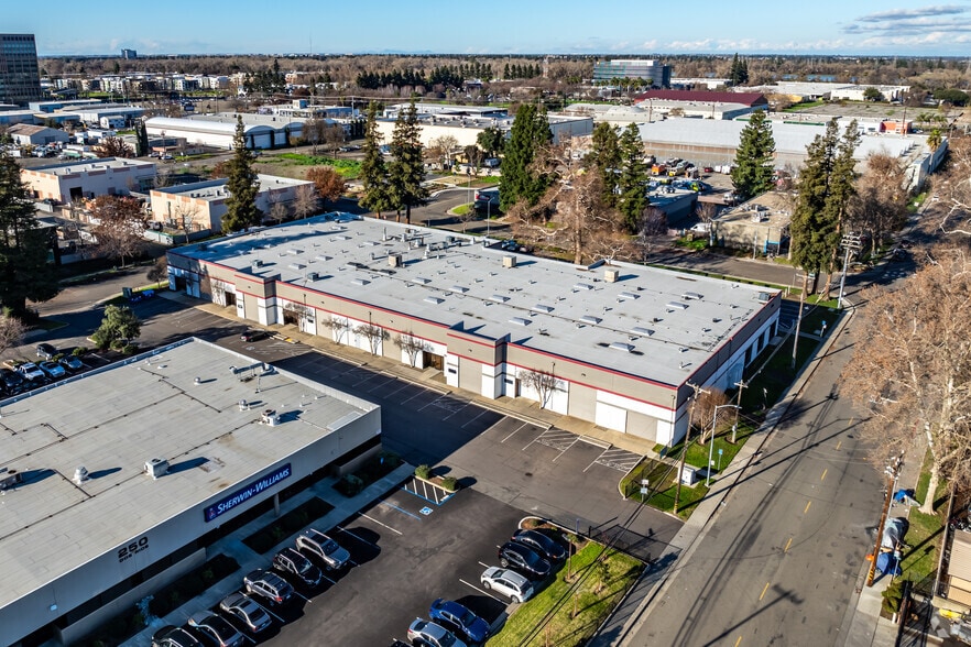 More Photos Of 1106 N D St, Sacramento Showroom For Lease