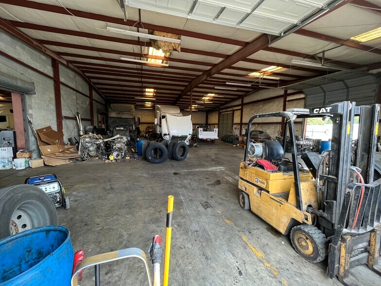 More Photos Of 3251 Robinson Cir, Charlotte Warehouse For Sale