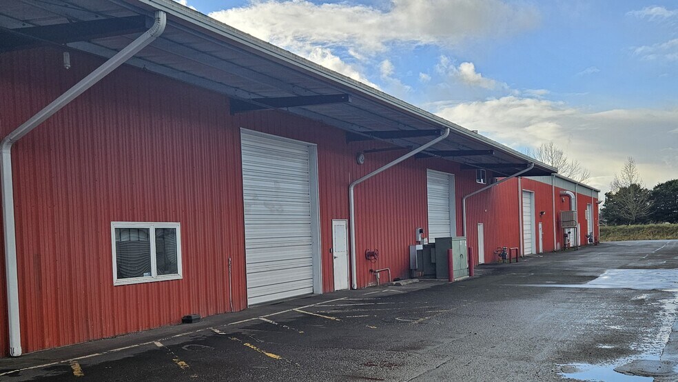 More Photos Of 841 3rd Ave, Longview Freestanding For Lease