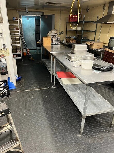 More Photos Of 811 W Findlay St, Carey Restaurant For Sale