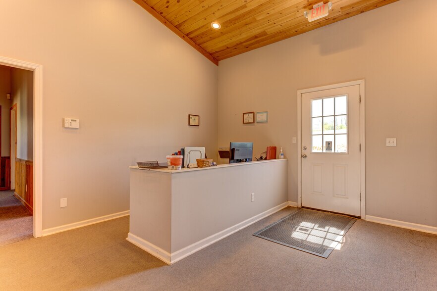 More Photos Of 3090 W Cook Rd, Grand Blanc Showroom For Sale