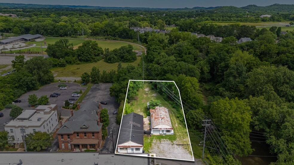 More Photos Of 106 Bridge St, Franklin Flex For Sale