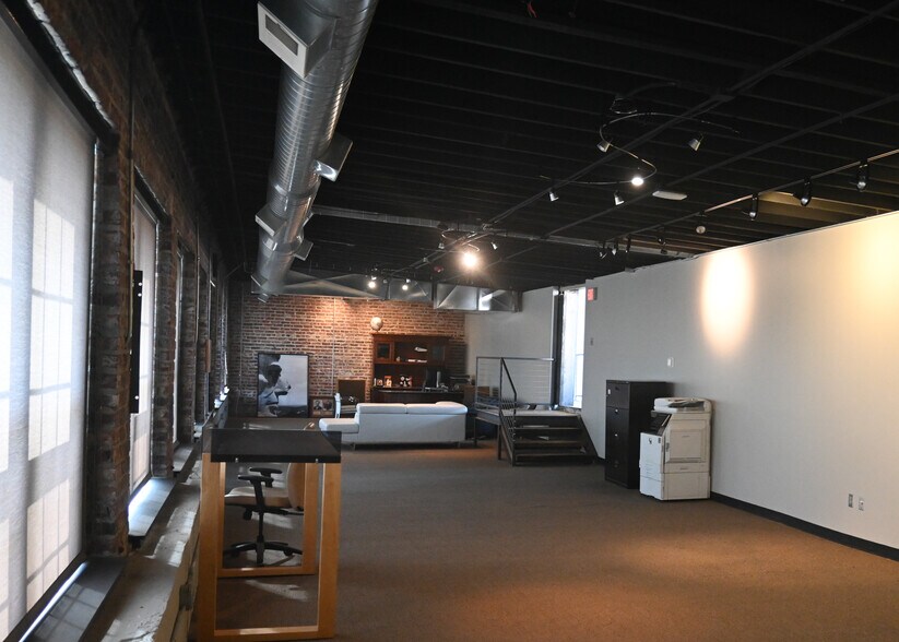 More Photos Of 2566 Leavenworth St, Omaha Storefront Retail Office For Sale