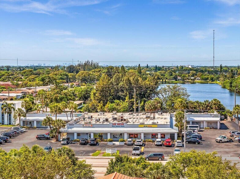 More Photos Of 2450-2556 W Oakland Park Blvd, Oakland Park Storefront For Sale