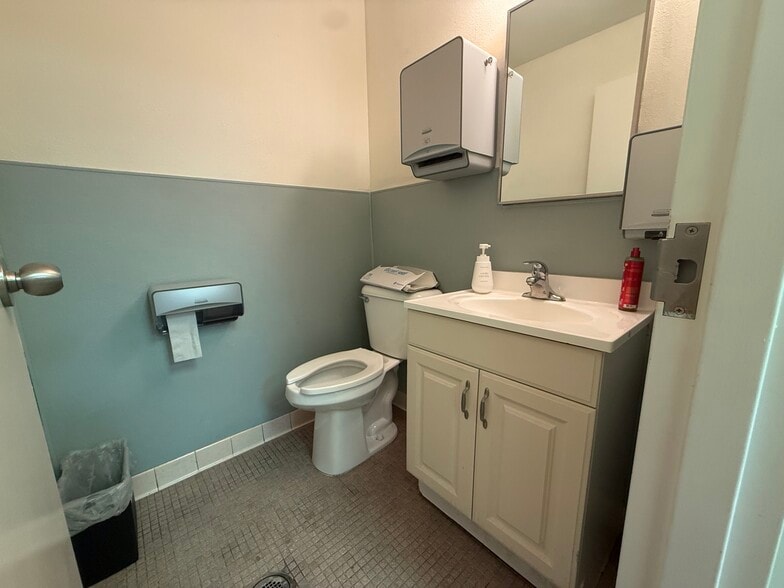 More Photos Of 3220 W Charleston Blvd, Las Vegas Medical For Lease